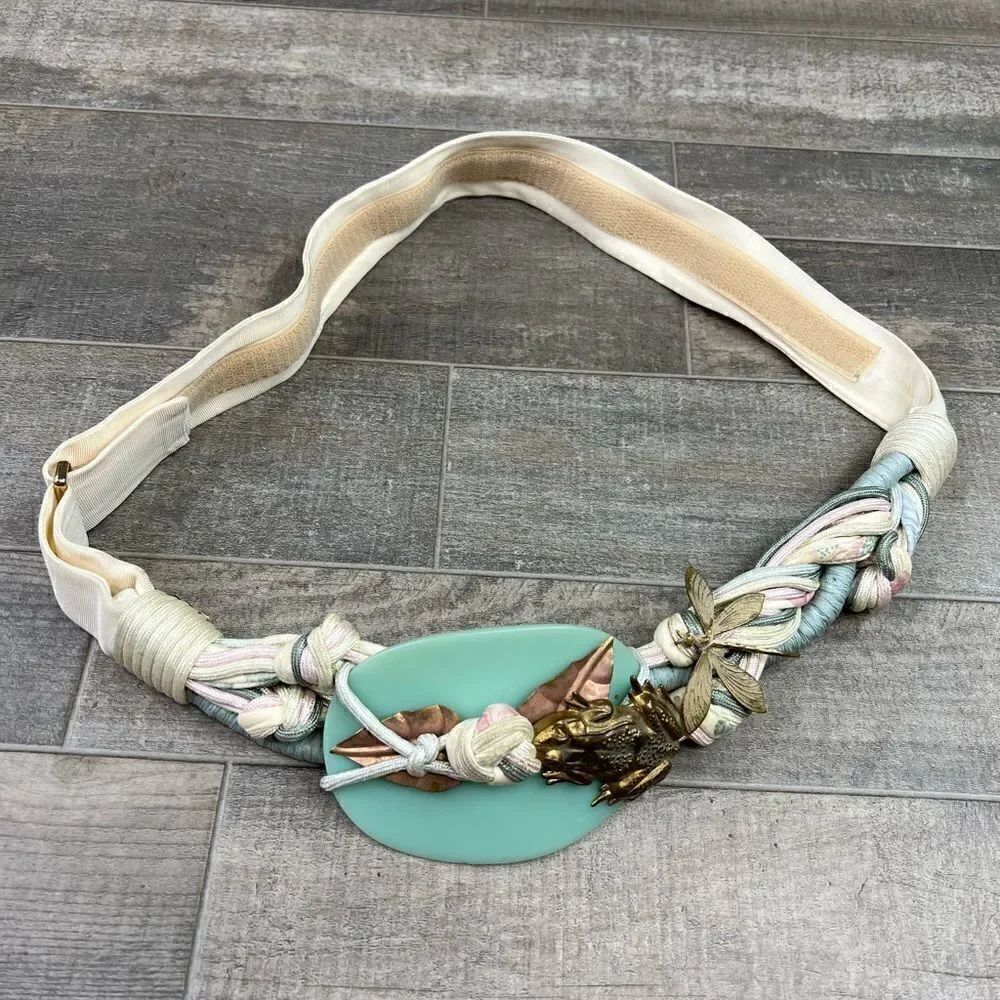 Women’s 80’s Vintage Carolyn Tanner statement Belt w metal frog and dragonfly.
